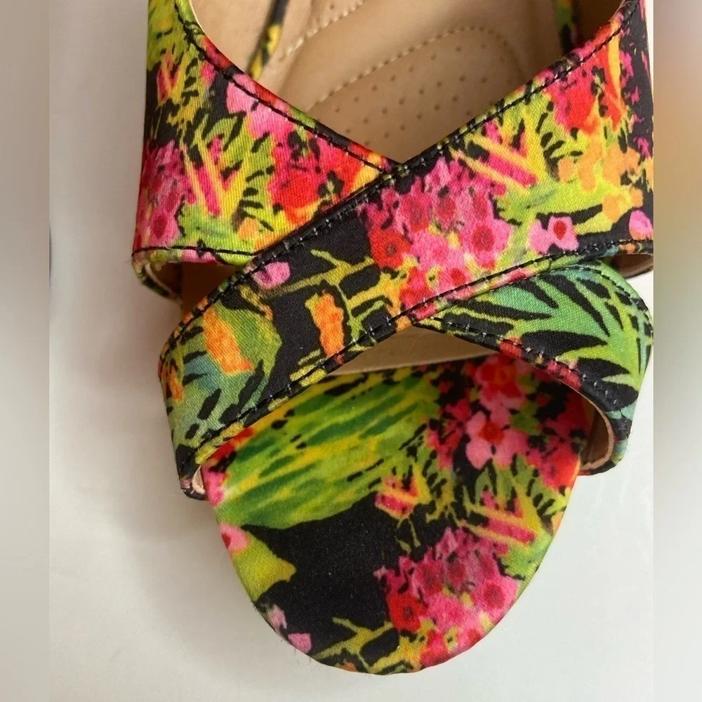 DexFlex Comfort~Vibrant Floral Criss Cross Open Toe Cork Wedge Shoes~Size 8.5